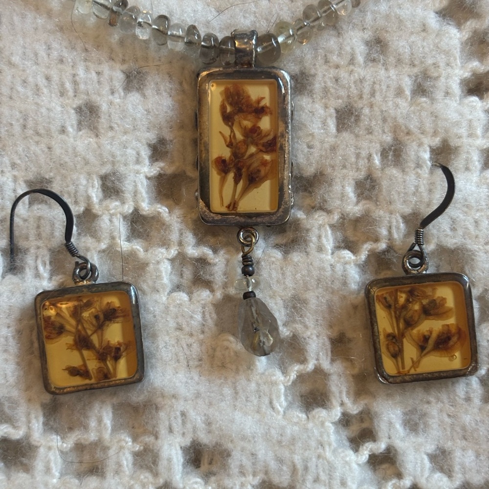 Pressed flowers jewelry set